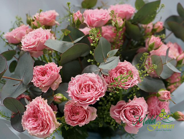 Bouquet of pink spray roses ''Sentimentality'' photo